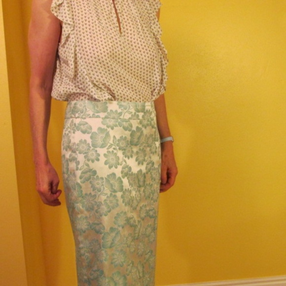 Banana Republic Silk Blend Pencil Skirt, Size 8 - Picture 6 of 8